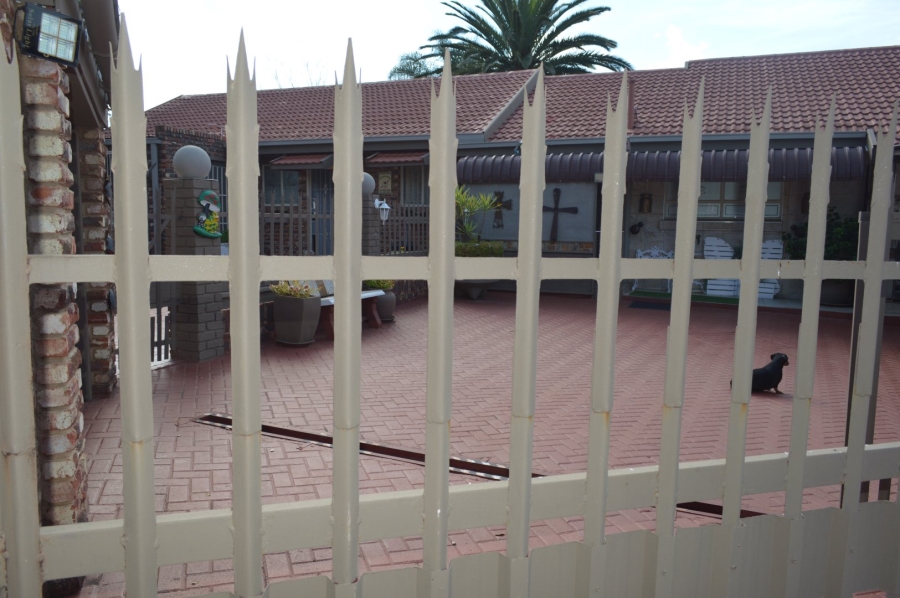6 Bedroom Property for Sale in Doringkruin North West